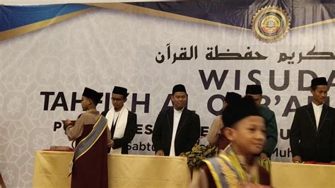 Proses Wisuda Ke Santri Pesad Pesantren Daarul Ilmi Program Sabtu