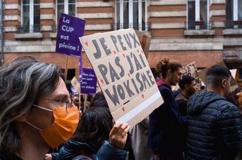 Les NFTs le wokisme et la grossophobie font leur entrée dans le