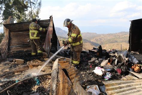 Sucesos 🚒 Una Vivienda Fue Consumida Por Las Llamas En La Colonia Altos De Santa María San