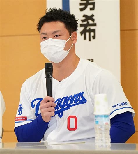 【中日】細川成也が来季新背番号「55」を色紙に初披露「本塁打王を取りたい」 プロ野球写真ニュース 日刊スポーツ