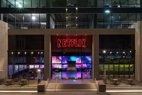 Netflix Gandeng Microsoft Untuk Hadirkan Layanan Streaming Dengan Biaya