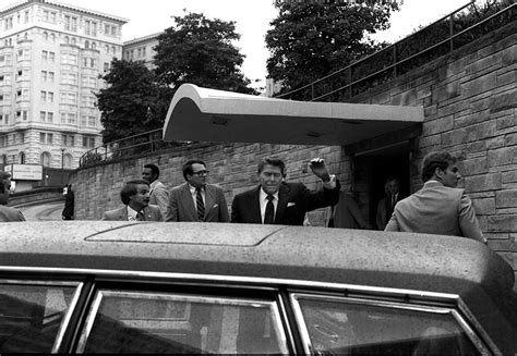 Ron Edmondss Pulitzer Prize Winning Photographs Of John Hinckleys Attempted Assassination Of