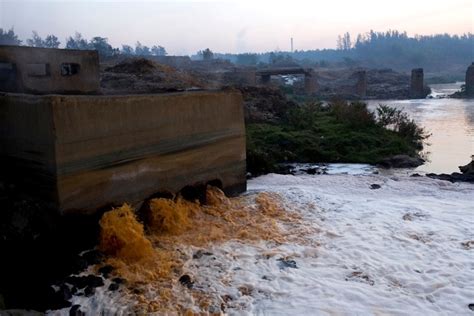 Industrial Waste - Pollution of the Ganges River