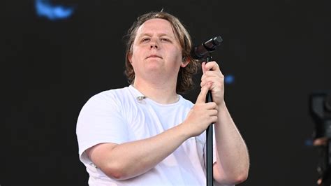 Le Repos Est Bon Pour Lewis Capaldi Le Chanteur Sort Une Nouvelle