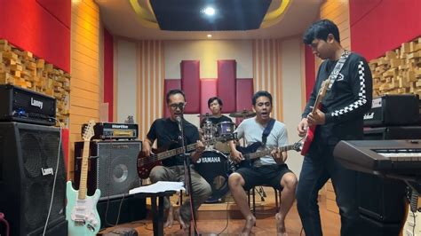 Latihan Band Main Lagu Terbang The Fly Youtube