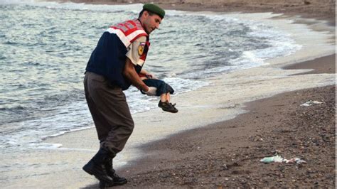 O TEMPO E O VENTO A imagem do menino sírio Alan Kurdi que chocou o