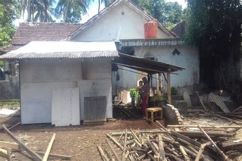 Tinggal Di Bedeng Janda Tahun Anak Di Kabupaten Pandeglang