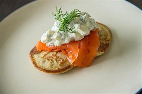 Recept Blinis Met Gerookte Zalm Zure Room En Appel Gerookte Zalm