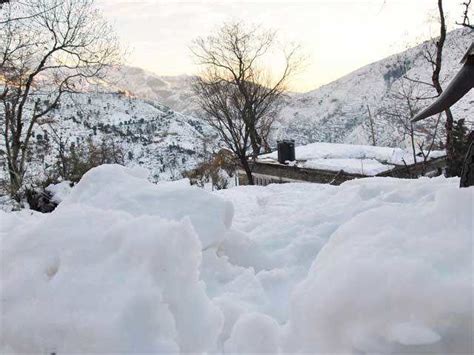 Snowfall in Jammu and Kashmir - November 5, 2015 | The Economic Times