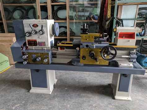 All Geared Medium Duty Lathe Machine 6 Feet At 250000 Gear Head