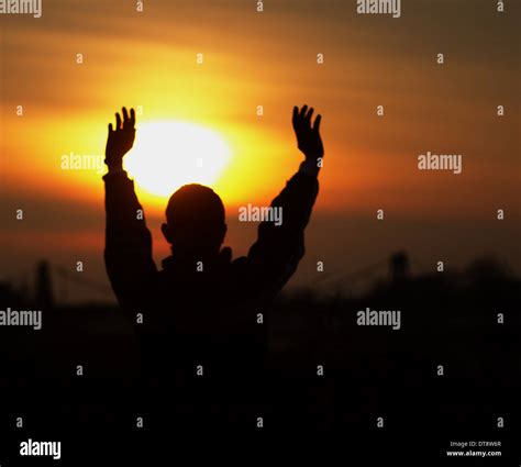 Praising god sunset hi-res stock photography and images - Alamy