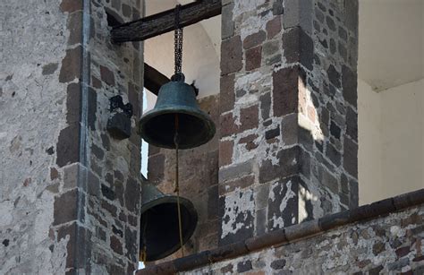 C Tes Darmor Une Cloche De Kg Tombe Sur Une Religieuse En Fin De