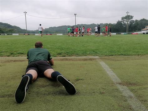 Rugby R Gionale Avec Les Joueurs Demak Hor Avant Le Match Au