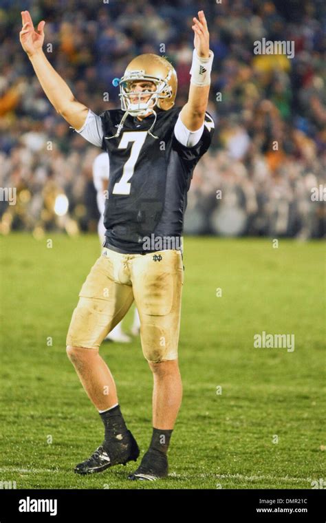 Notre Dame quarterback Jimmy Clausen (7) during game action. Washington ...