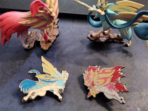 Shiny Zacian Zamazenta Premium Figures And Pins Set Crown Zenith