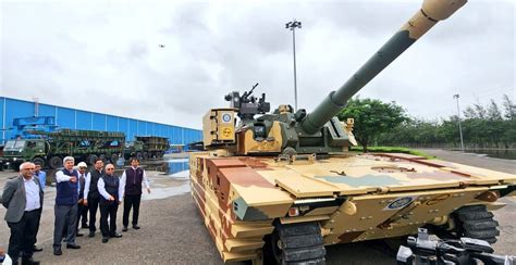 El Ejército De La India Presenta Su Nuevo Tanque Ligero Zorawar Lt Que