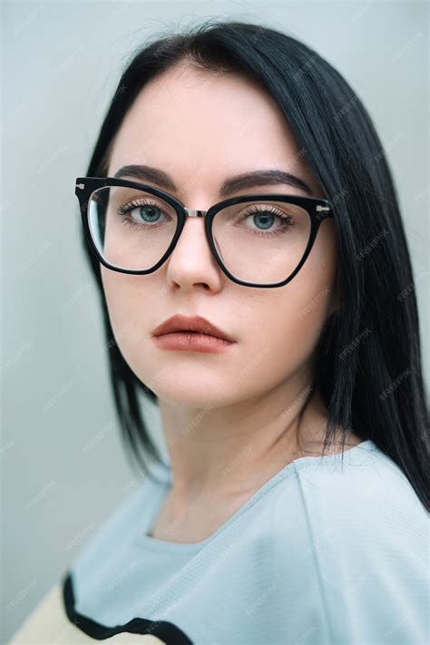 Premium Photo Close Up Portrait Of Modern Business Woman With Glasses