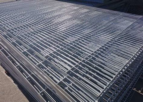 Hot Dip Galvanized Stair Treads Steel Grating Mm Serrated Style