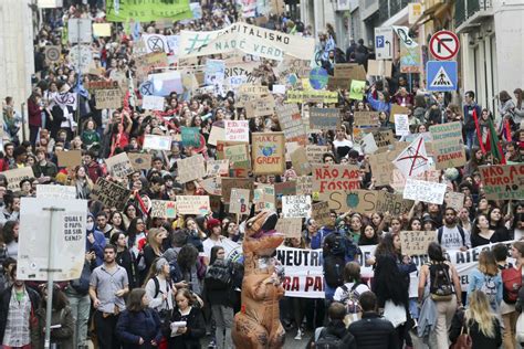 Milhares De Jovens Protestam Nas Ruas De Lisboa Em Defesa Do Planeta