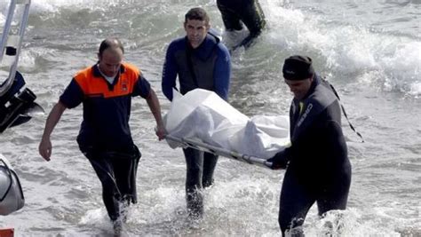 Sucesos C Diz Mueren Cuatro Personas En Un Naufragio En La Costa