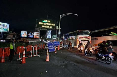 One Way Arus Balik Lalu Lintas Dalam Kota Semarang Masih Padat Hingga