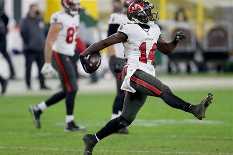 Bucs Wr Godwin Grew Up A Bucs Fan Reveals His Biggest Play In