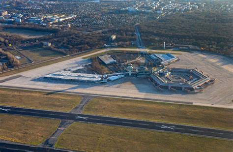 Luftbild Berlin Stillegung Terminal Des Flughafens Berlin Tegel