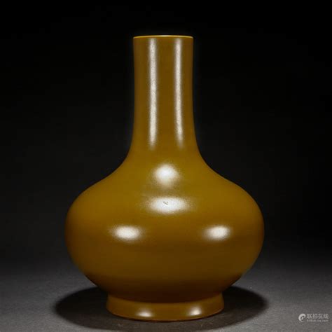 51BidLive A Chinese Tea Dust Glazed Bottle Vase