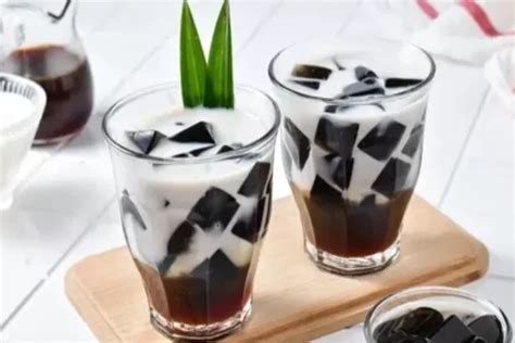 Es Cincau Hitam Gula Merah Minuman Segar Pakai Santan Dan Susu Cocok