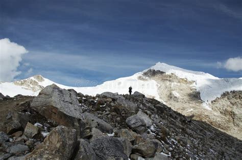 El Ir De Excursión En Las Cordilleras Imagen de archivo Imagen de