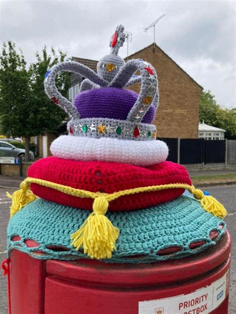 An Amazing Local Yarn Bomb To Celebrate The Platinum Jubilee Rcasualuk