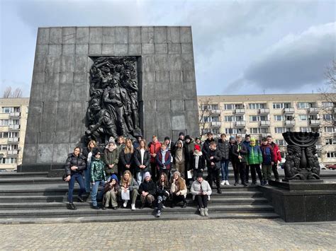 WYCIECZKA DO CKN I MUZEUM POLIN SZKOŁA PODSTAWOWA IM GEN LUDWIKA