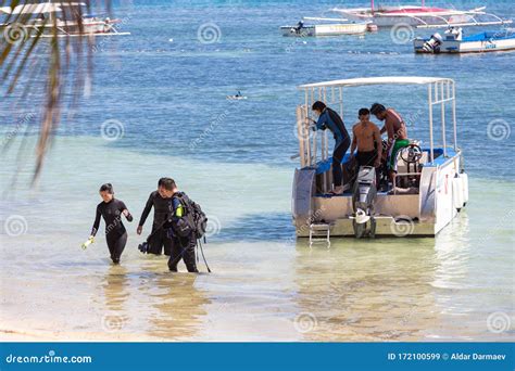 Scuba Divers Get Off The Boat To The Beach After Diving Training