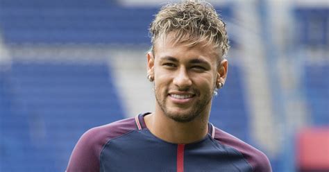 Neymar Jr En Conf Rence De Presse Au Parc Des Princes Pour Son Entr E