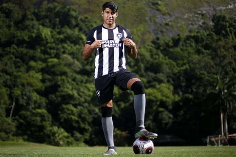 Luis Segovia Apresentado E Exalta Tradi O Do Botafogo Venho Para