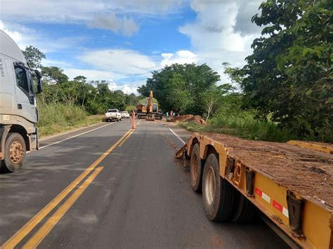 Trecho da BR 153 segue parcialmente interditado e PRF anuncia previsão