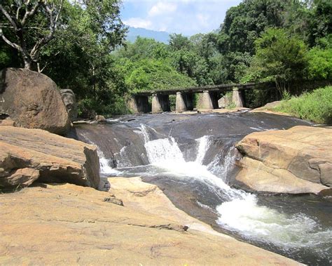 Kumbakarai Falls, Periyakulam, Tamil Nadu. - Water Falls & Lakes