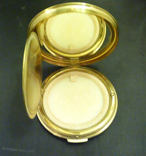 Antiques Atlas 1950s Stratton Powder Compact As395a095