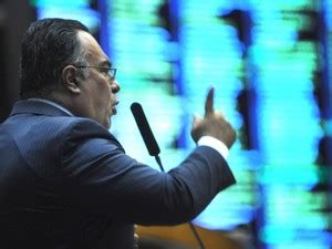 G1 André Vargas interrompe licença e anuncia que retornará à Câmara