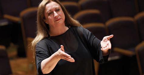 Simone Young Conducts Mahlers First… Sydney Symphony Orchestra