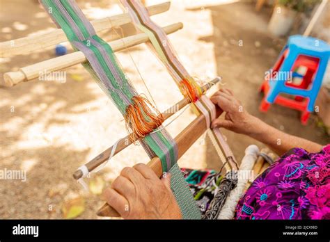 Tinta Maya Artisans Weaving Guatemala Central America Stock Photo Alamy