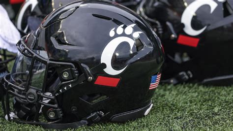 Cincinnati Bearcats Sign Roasted Mercilessly By College Football Fans