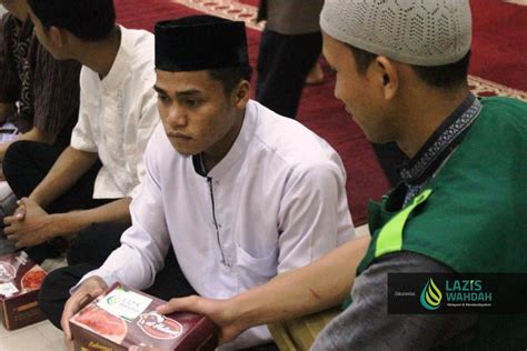 Semarak Buka Puasa Asyura H Wahdah Inspirasi Zakat