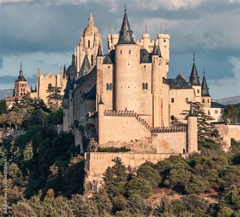 vista aerea del alcazar catedral y ciudad antigua e histórica de