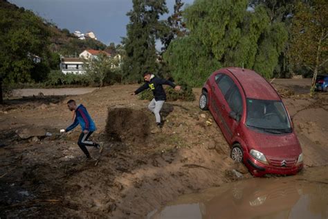 Espagne Au Moins 95 Morts Et De Nombreux Disparus Dans Des