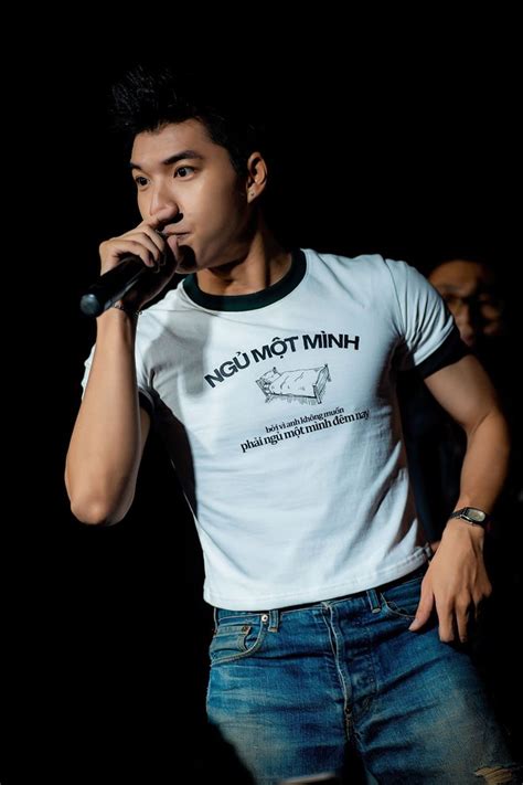 Áo baby tee hot bất ngờ Giới trẻ đổ xô đi săn hội hot boy cũng đã nhập cuộc