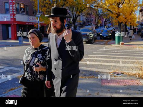 Hasidic jews brooklyn hi-res stock photography and images - Alamy