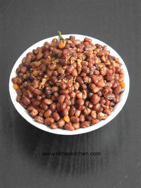 Thattai Payir Karamani Sundal | Red Chori Cowpea beans stir fry Recipe ...