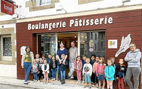 Découverte dune boulangerie à Lannilis pour les maternelles de lécole