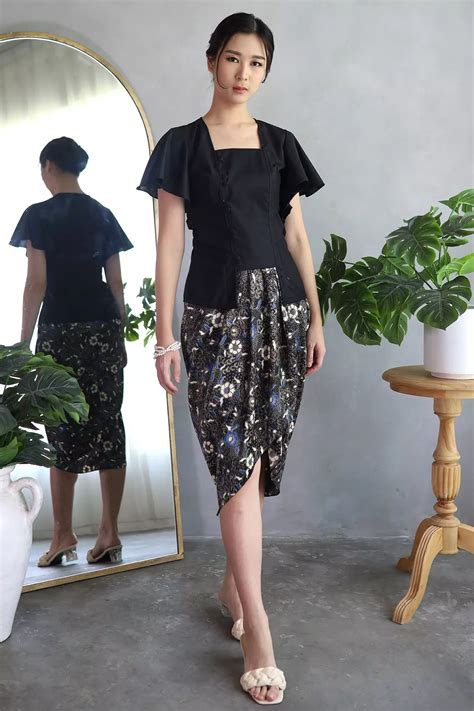 jual dhievine batik soraya dainty black kebaya original  zalora